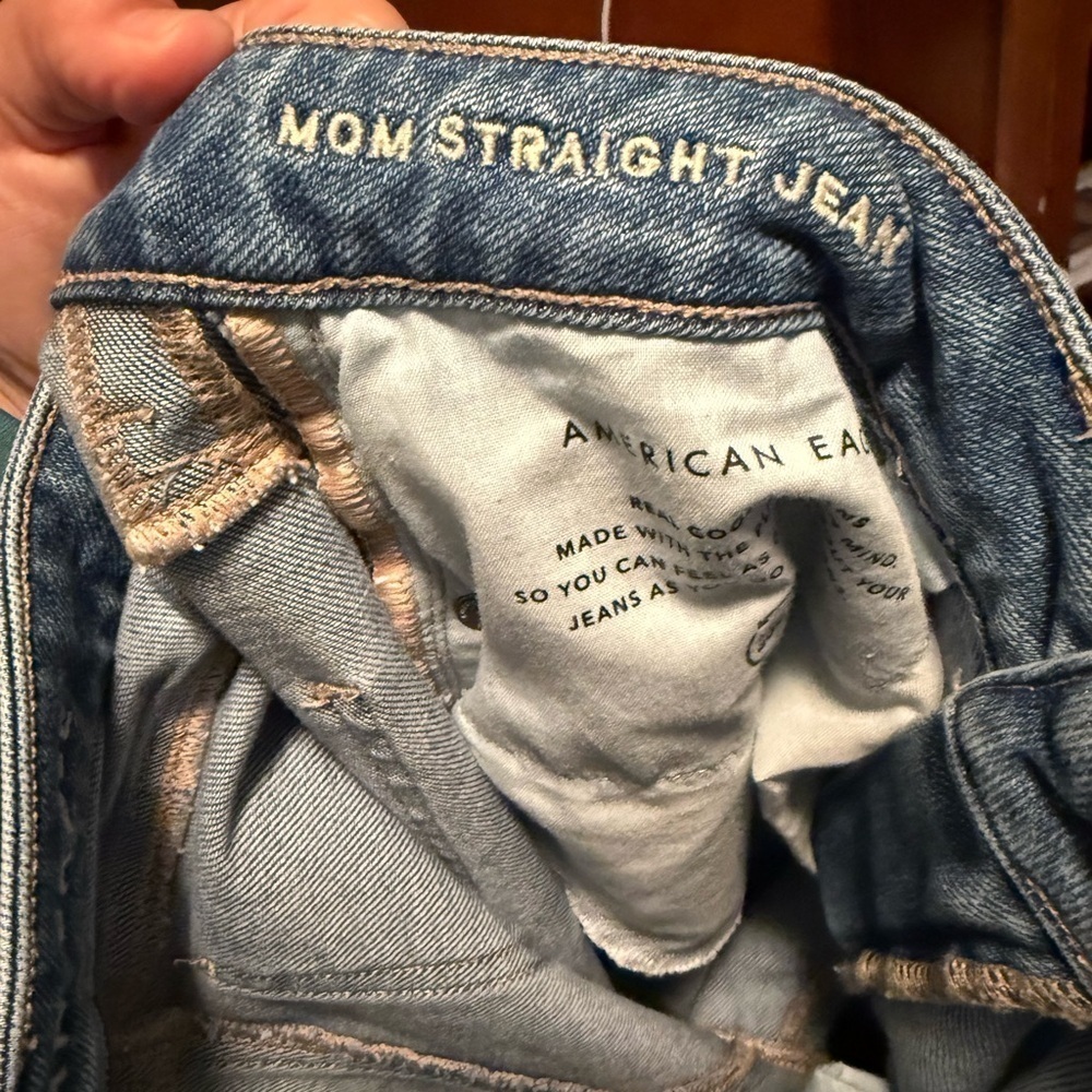 Women's American Eagle Mom Straight Jeans Size 8 - Picture 7 of 8